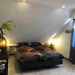 De luxe kamer met veel faciliteiten dichtbij strand en natuurgebied